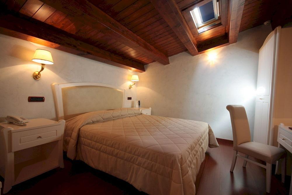 Hotel Rojan Сульмона Екстер'єр фото