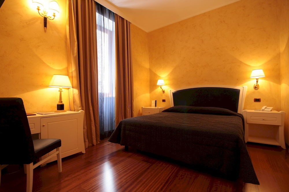Hotel Rojan Сульмона Екстер'єр фото