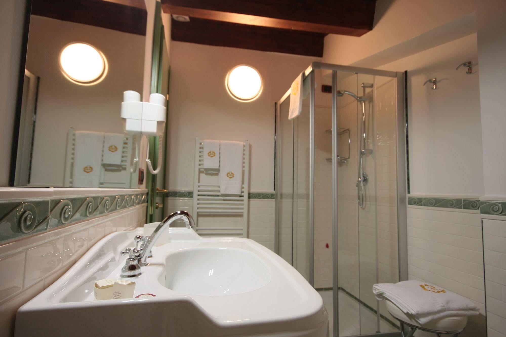 Hotel Rojan Сульмона Екстер'єр фото