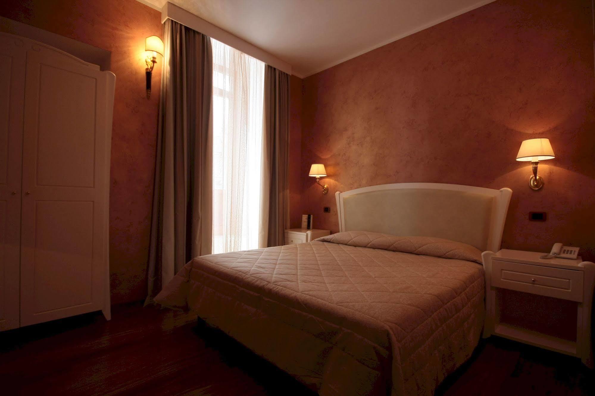 Hotel Rojan Сульмона Екстер'єр фото