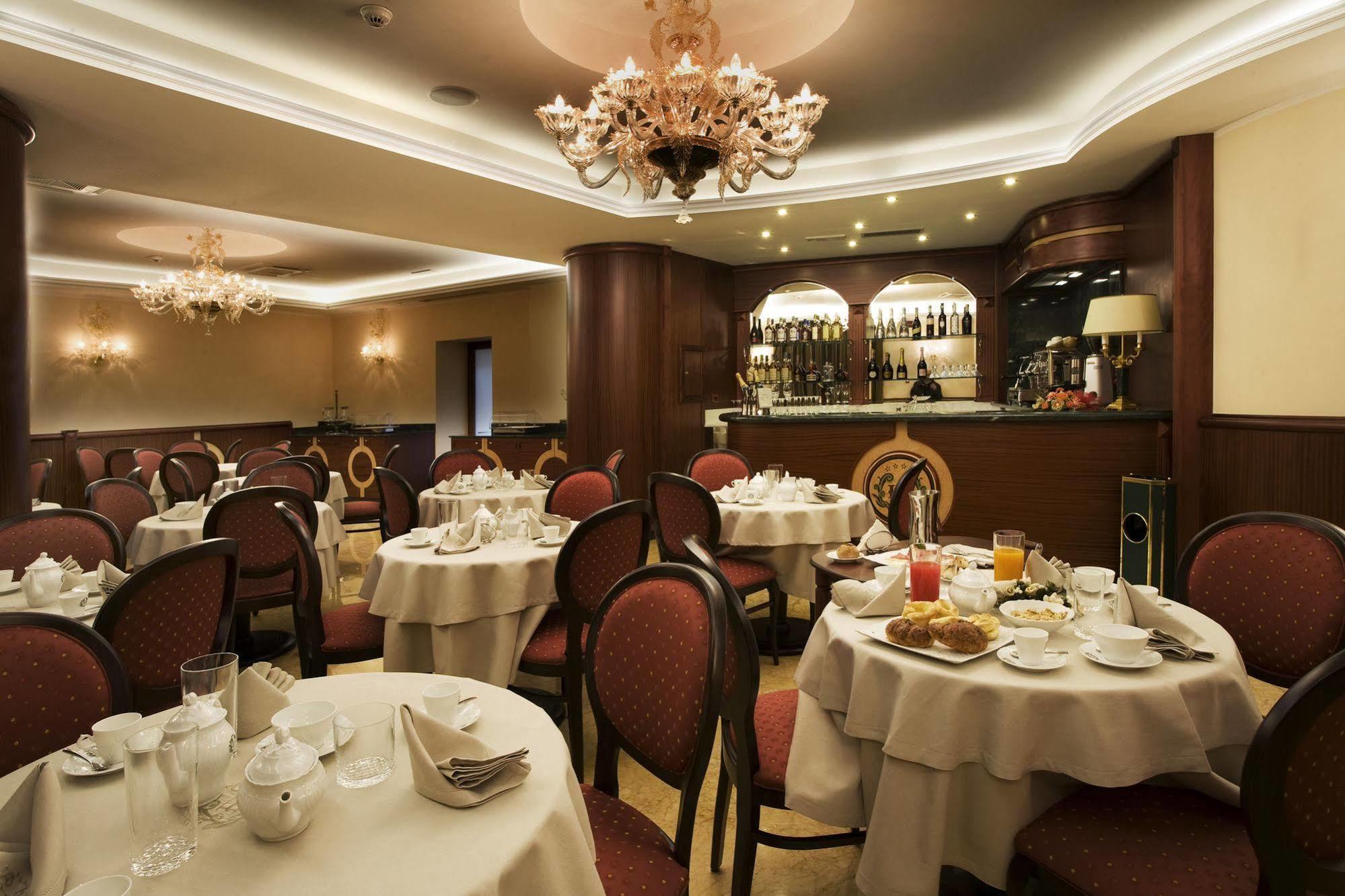 Hotel Rojan Сульмона Екстер'єр фото
